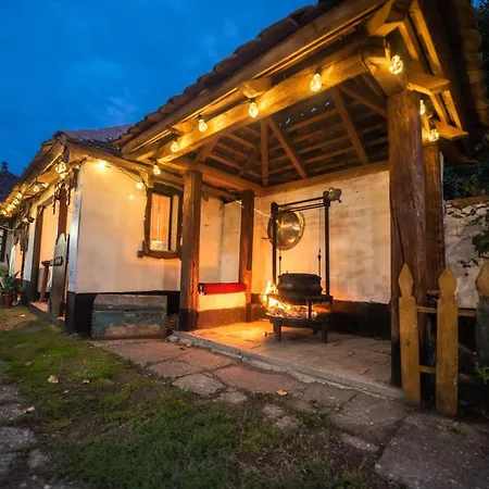 Domacinstvo Cikic Casă la țară