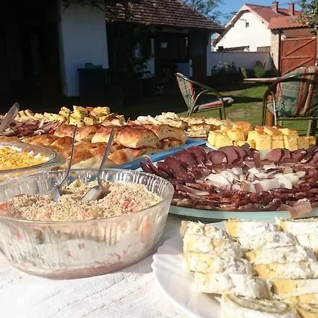 Domacinstvo Cikic Country house *